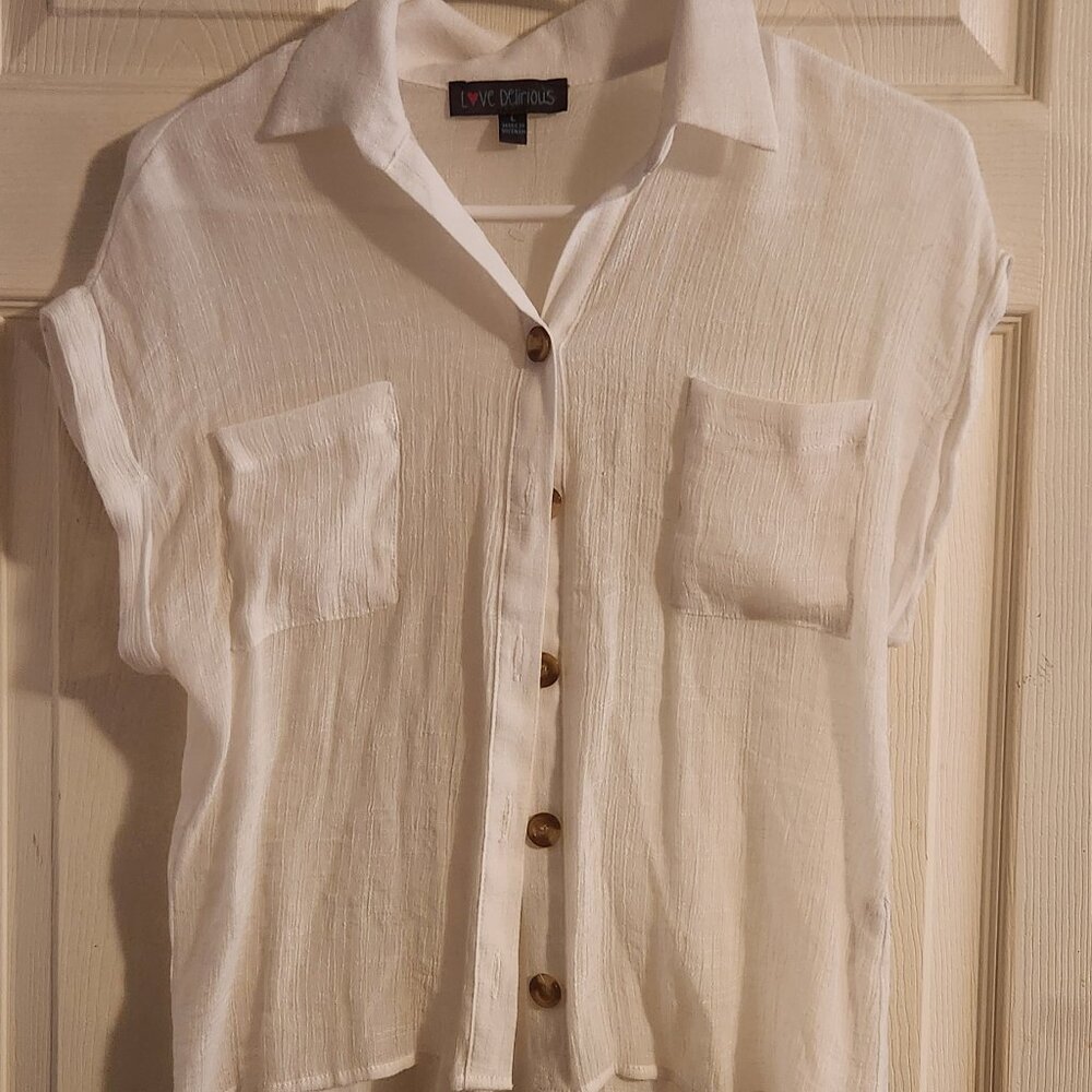 White Textured Short Sleeve Button Down Blouse Size L